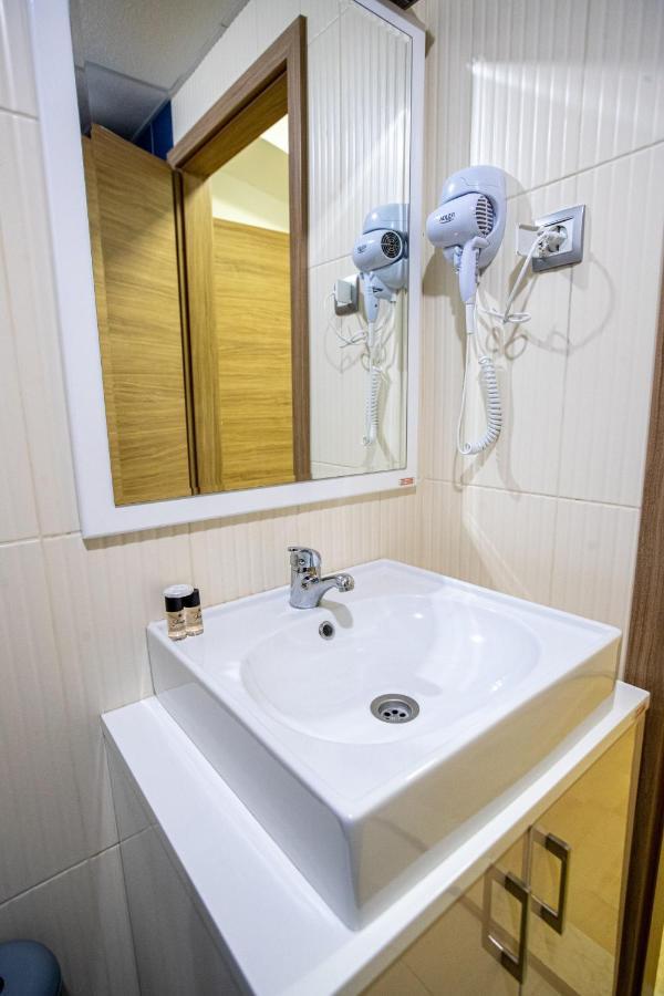 Park Queens Apartments Ohrid Bagian luar foto